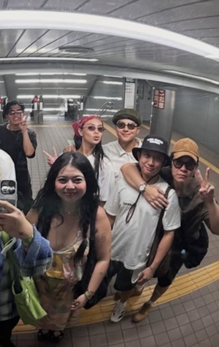 blairwaldorfs_'s tweet photo. kaila and dj's japan 2026 gang 🥰🫠 https://t.co/L5H6hMi1n3