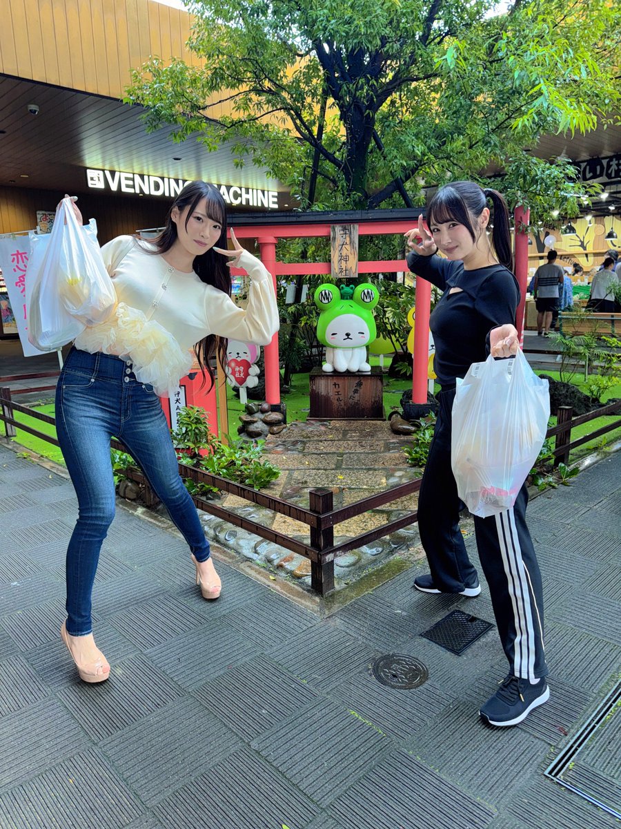 yuika_onosaka's tweet photo. すいちゃまととあるお仕事させてもらってきました🥰💕

楽しすぎて余韻がああ🤦‍♀️💭
(鬼パジャマでごめんなさい) https://t.co/PC5qRMN9TY