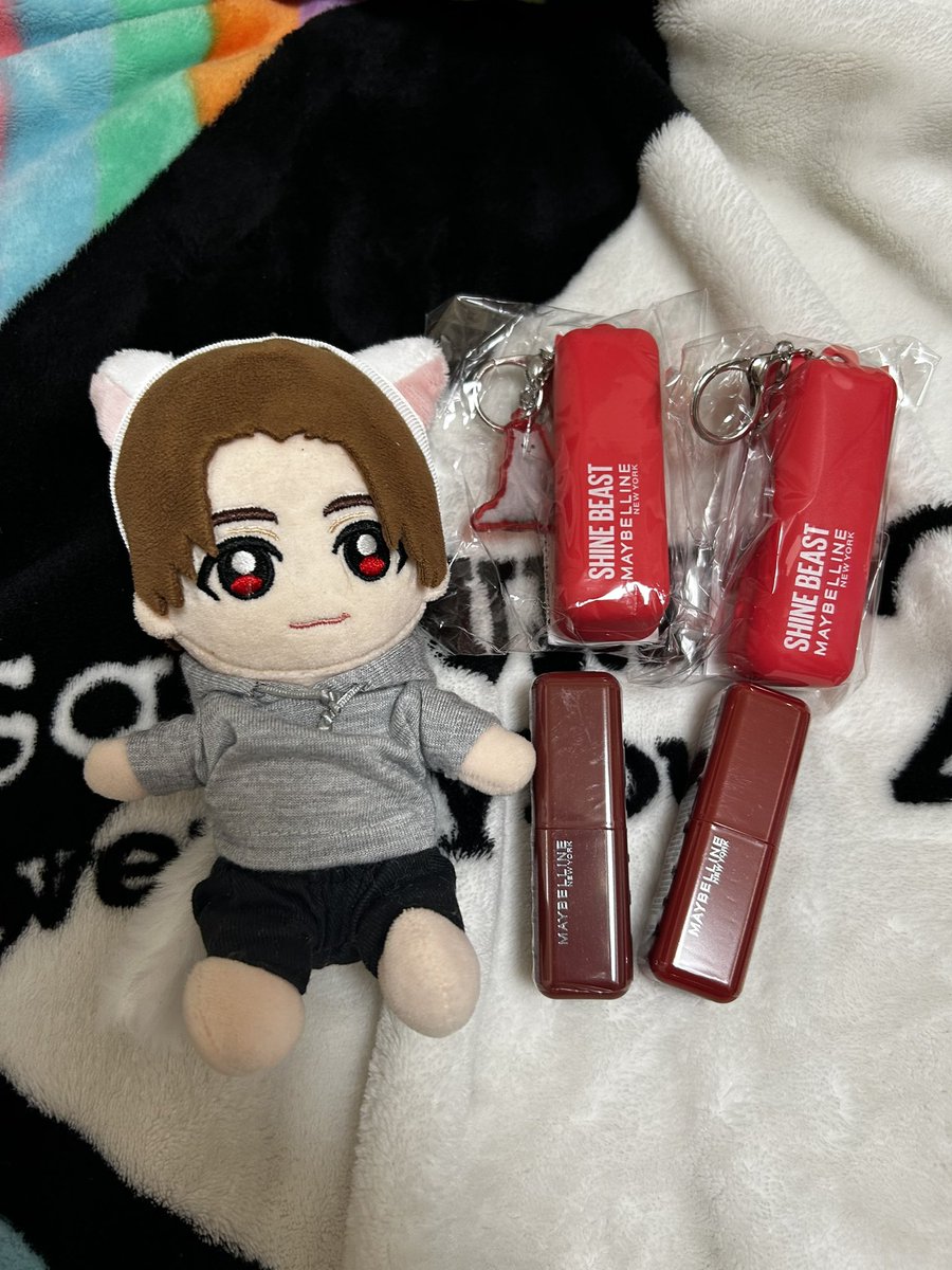 Y0_chan0501's tweet photo. PLAZAに行って
リップ購入してきたー✨
山田くん使用色の11番と
PLAZA限定色の2番に(*´꒳`*)

#メイベリンニューヨーク
#シャインビースト　#山田涼介 https://t.co/ncl3gPZljc
