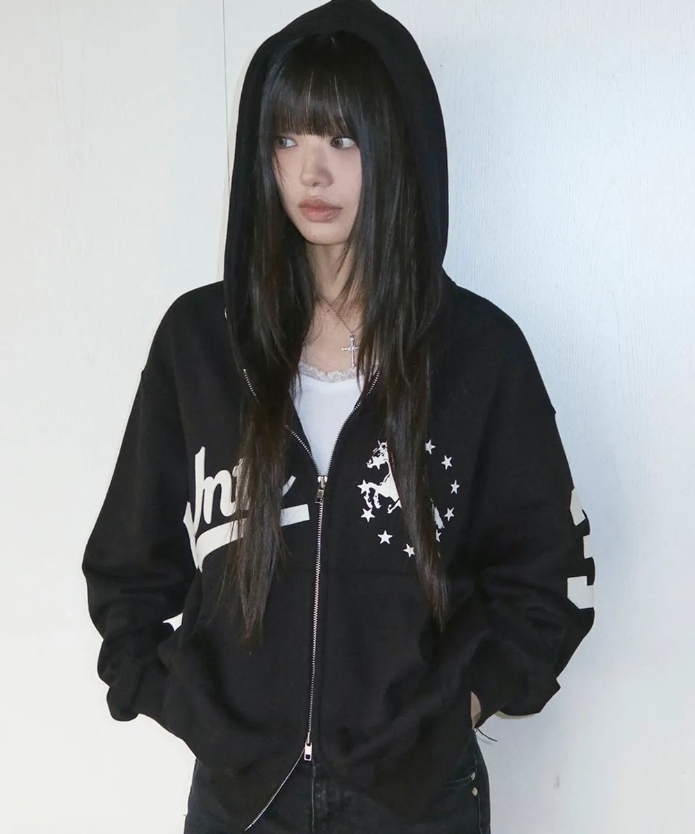 Aom_bf's tweet photo. untitled seoul unicorn emblem hood zip-up sale 50% 🐎🩶 ฮู้ดซิปหน้ามาลดอีกหนึ่ง — 1,590฿ free ems ส่งแอร์ ☁️ https://t.co/gaYindh7HG