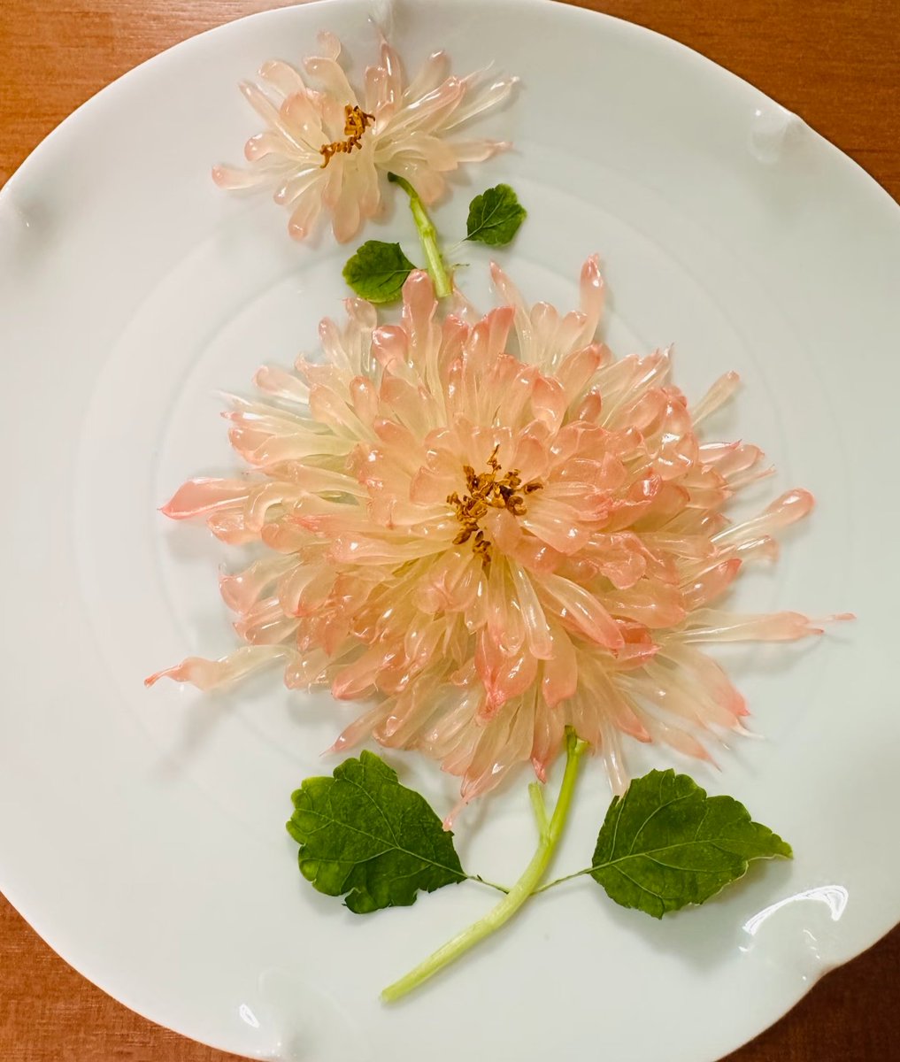HouseWilson6's tweet photo. 中秋节在家，你们会这样剥柚子吗？ https://t.co/Wpbfl6BdRg