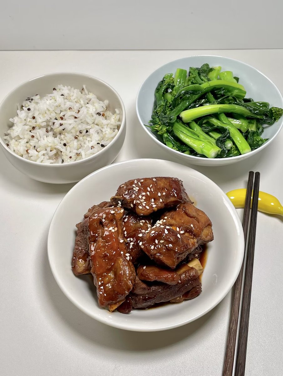 RoyvsBlevins's tweet photo. 今日はサボらず自炊したよ🍖
照り焼きリブと青菜の晩ご飯✨美味しくできた😋
#自炊 
#夕食 
#料理好き 
#食事記録 
#料理記録 
#手作りごはん 
#おうちご飯 https://t.co/nco25M5ONl