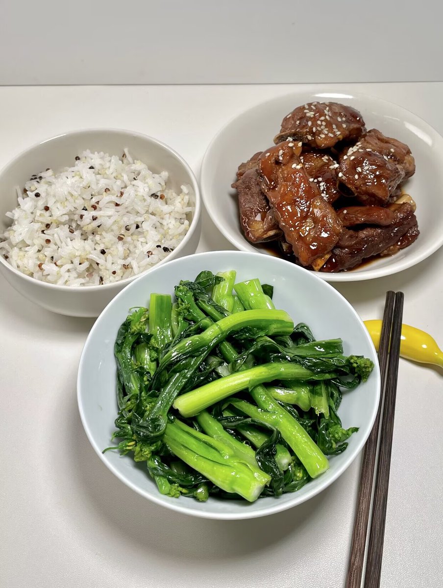 RoyvsBlevins's tweet photo. 今日はサボらず自炊したよ🍖
照り焼きリブと青菜の晩ご飯✨美味しくできた😋
#自炊 
#夕食 
#料理好き 
#食事記録 
#料理記録 
#手作りごはん 
#おうちご飯 https://t.co/nco25M5ONl