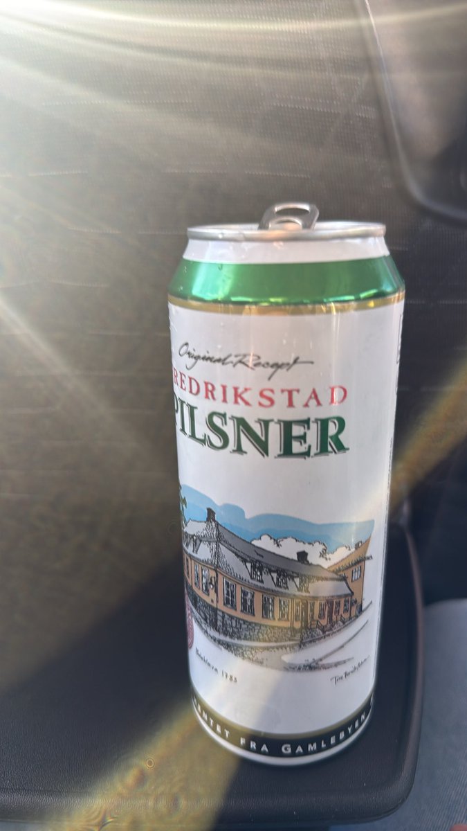 Denfeite69's tweet photo. Jeg hyller Fredrikstad pils i dag å! 
Ringerike (B) https://t.co/R0hJHg0vLK