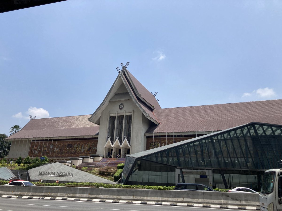 fyfyu421's tweet photo. マレーシア国立博物館に寄ってきた　雷雨 https://t.co/NsXLJhNUC3