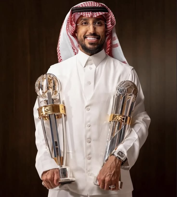 Cr6In's tweet photo. أنت خارق يا سالم أنت رجل بمعنى الكلمة أسطورة المملكة العربية السعودية واللي يقول العكس هذا يروح يشجع كرة سلة 

سالم الدوسري سنوات وهو مستهدف ومحارب مو عشان مستواه سيء بالعكس مافيه  لاعب  أفضل من سالم من سنوات لأنه يمثل الهلال فقط حتى في وطنيته شككو وأنه يدعي الإصابه عشان لا ينضم للمنتخب ومع هذا ماشفنا  أحد من عائلته يدافع عنه 
#السعودية_عمان 
#خليجي٢٧ 
#سالم_الدوسري