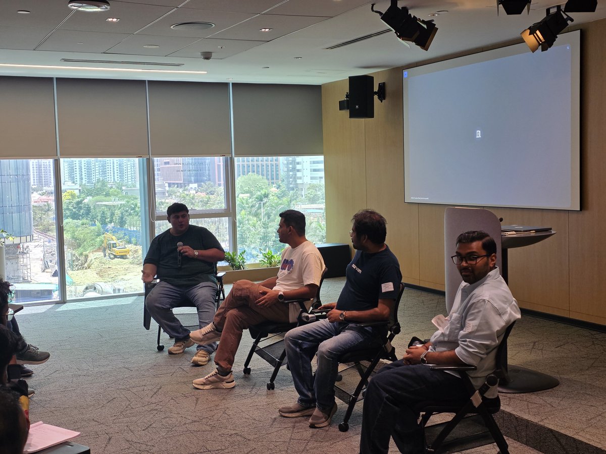 RotBolt's tweet photo. We had this amazing round table of discussion with state of android and evolution in the era of AI with GDEs https://t.co/4IQfURmxwv