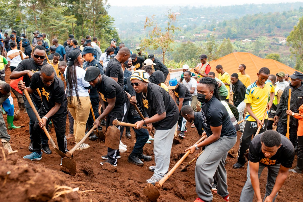 Unity_MemoryRw's tweet photo. Uyu munsi, Minisitiri @DrDamascene n’abandi bayobozi, bifatanyije n’urubyiruko rwo mu Karere ka @RusiziDistrict mu Muganda wihariye w’Urubyiruko usoza ukwezi kwa Cyenda wahujwe n’ubukangurambaga bwo kurwanya inyobwa ry’inzoga zitujuje ubuziranenge zizwi nk'Ibyuma, n’ikoreshwa ry'ibiyobyabwenge, ndetse no gushishikariza urubyiruko kugira imyitwarire iboneye, bihesha agaciro.

Iki gikorwa cyabimburiwe n’ihangwa ry’umuhanda w’umugenderano mu Kagari ka Kamatita mu Murenge wa Gihundwe.  

#SoberGen 
#HeheNicyuma