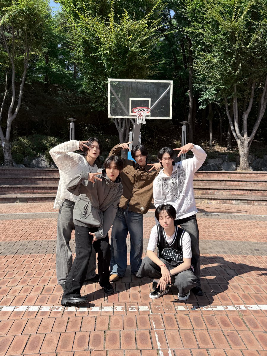 ouiboysofficial's tweet photo. I Want You Back Behind📸

#OUIBOYS #위보이즈 #ウィボーイズ https://t.co/XB5ONRJzpb