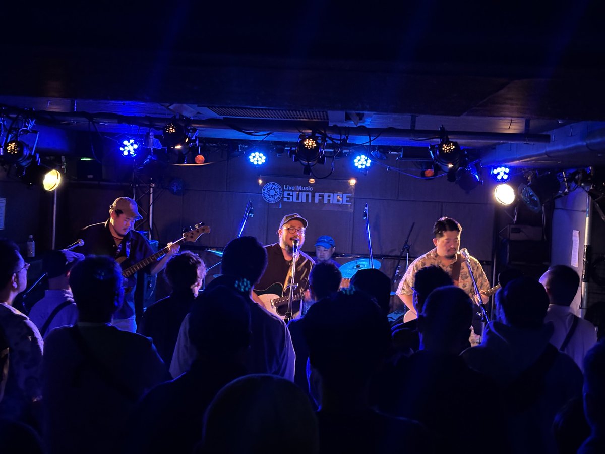 YAQMOMO's tweet photo. 相変わらずの一体感🎸 https://t.co/jt9y3OOCcL