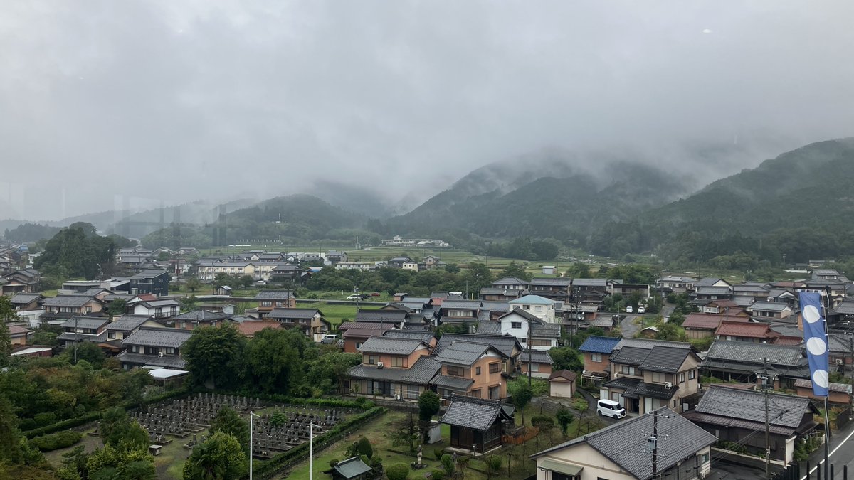 nuadhaich's tweet photo. 着いた途端雨がすごくてしっとり系。古戦場記念館はすごく綺麗な建物で面白かったっすよ。15時すぎくらいから雨上がって本陣のあたりは霧でモヤァ…してましたわ。松明をつけて回らねば…（無双脳） https://t.co/ousyBkPqal