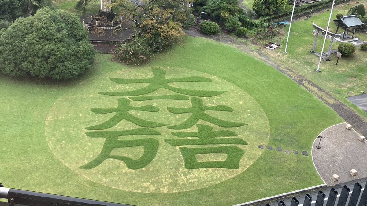 nuadhaich's tweet photo. 着いた途端雨がすごくてしっとり系。古戦場記念館はすごく綺麗な建物で面白かったっすよ。15時すぎくらいから雨上がって本陣のあたりは霧でモヤァ…してましたわ。松明をつけて回らねば…（無双脳） https://t.co/ousyBkPqal