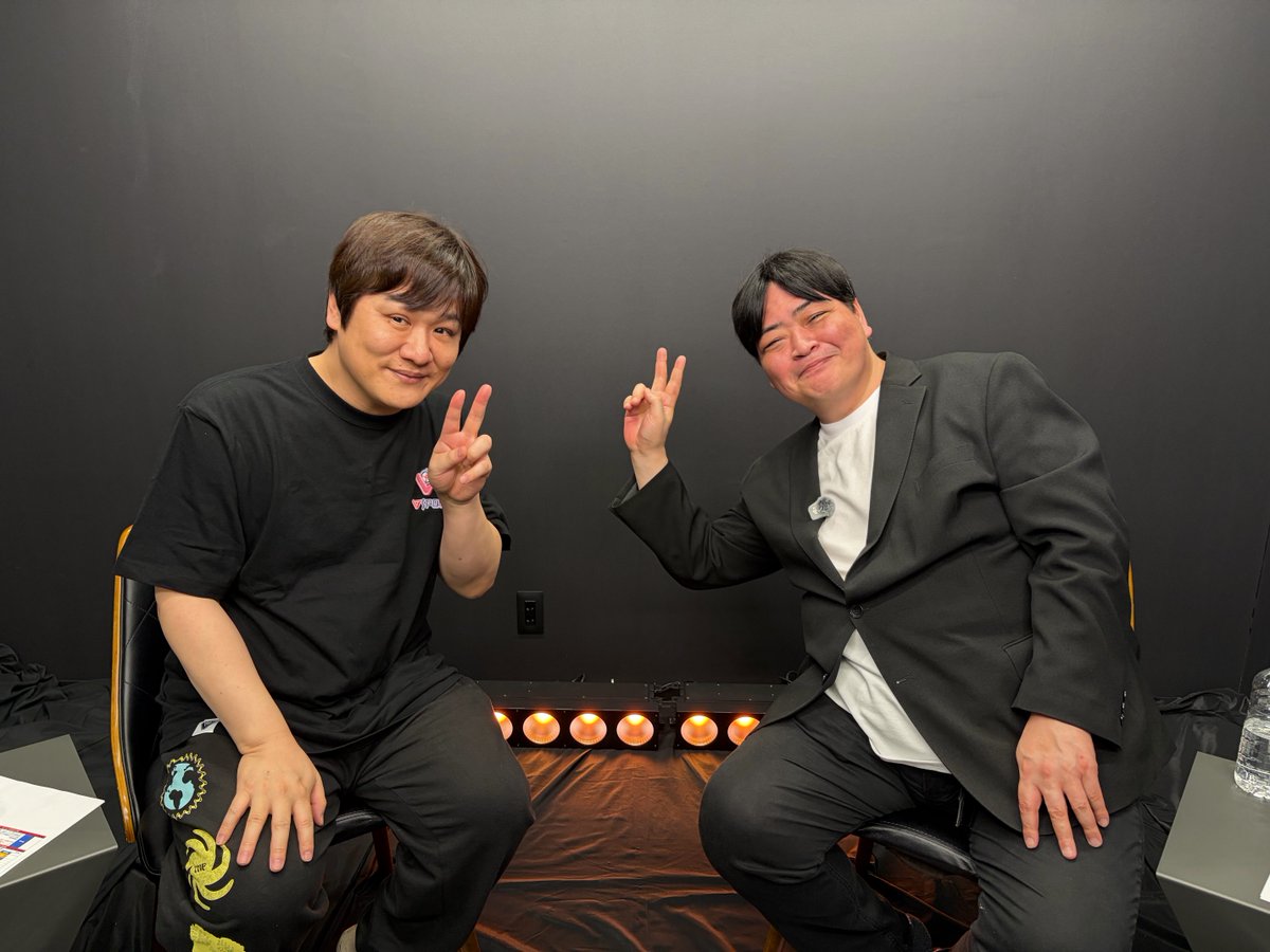 threearrowsch's tweet photo. 【THE INVITATION】

#9 多井隆晴×鍛冶田良一

Mリーグへの「要望書」
━━━ 二人の団体代表は、何を思うのか。

団体代表として、選手として、
そして森山茂和会長をよく知る者として。
それぞれの視点から、要望書をめぐる本音を語る。

▼視聴はこちら
https://t.co/7zGeboHNES

✉#スリアロ数珠繋ぎ で感想をお待ちしています！！

#THEINVITATION
#多井隆晴 @takaharu_ooi
#鍛冶田良一