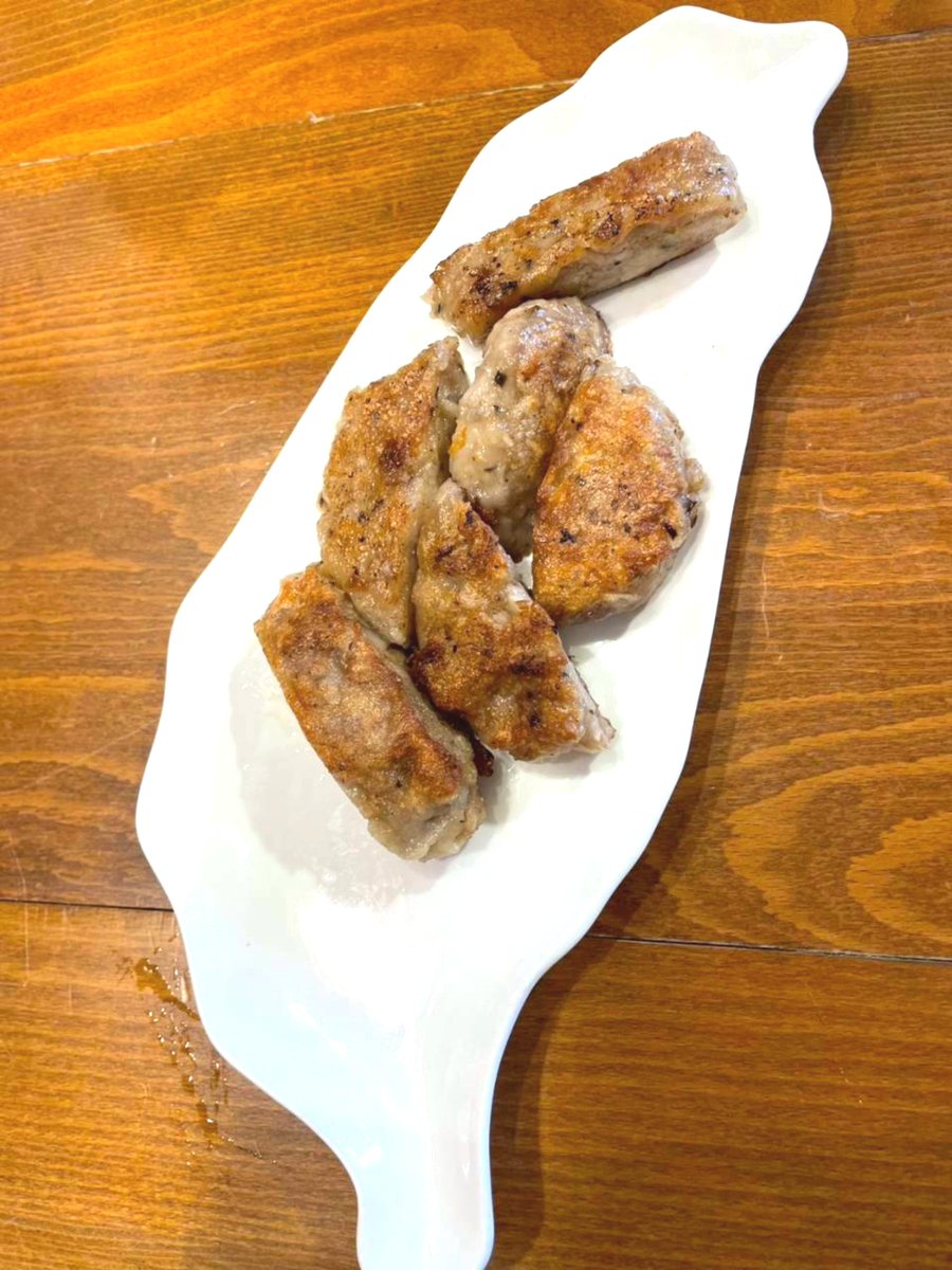 QMenkan37354's tweet photo. タロ芋餅（芋頭巧）

タロ芋好きのみなさんにぜひ食べてほしい、手作りのタロ芋餅！食べごたえあるのに、美味しいからどんどん食べてしまいますよ😁

🚩阿Q麺館
東京都江東区東砂7-10-12
TEL 080-4341-0066
ランチ11:30-14:00　
ディナー17:30-21:00
月火水定休

#阿q麺館　#台湾料理　#芋頭巧 https://t.co/qshjnL7zFg