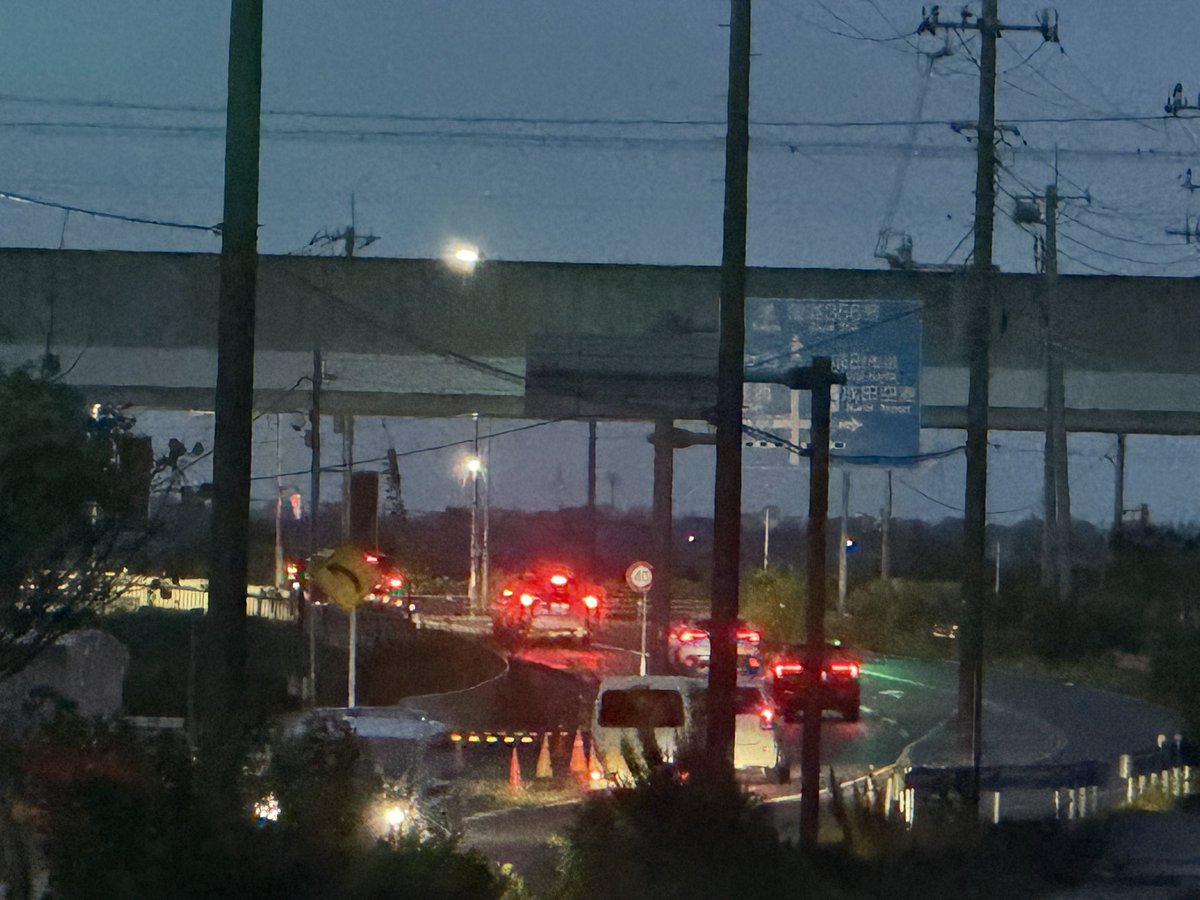 f_nakajimado's tweet photo. 通行止めだった北千葉道路北須賀〜船形間は開通しました（実走済）。写真の交差点が右折できるようになりました。悪コンディションの中で復旧作業に尽力された関係者の皆様に感謝申し上げます。 https://t.co/GRyRVkl80E