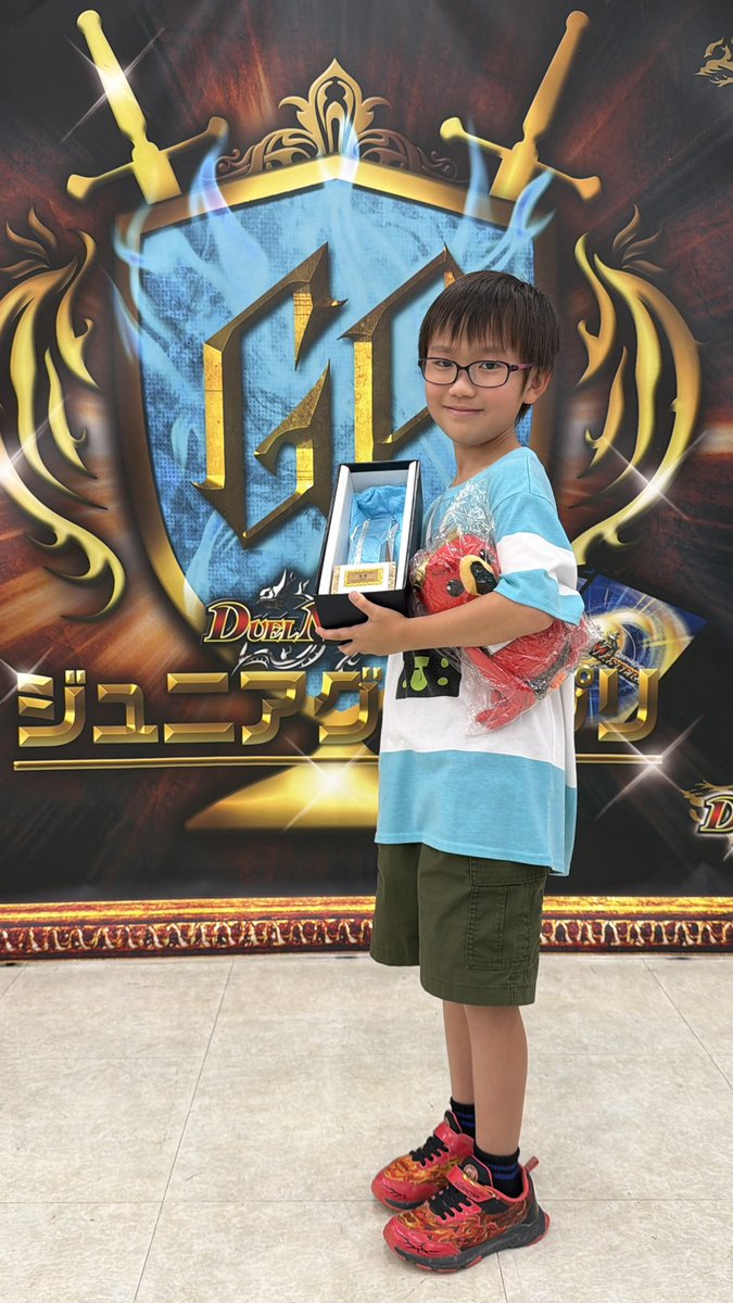 umedakoji's tweet photo. ゆうきうめ(９歳)、優勝しました🏆
皆様に多くの応援・ご支援をいただき、おかげさまで成長し続ける事が出来ております。心からお礼を申し上げます。
使用デッキは「赤零ジョーカーズ」です！
これからも楽しく頑張ります♪
ジュニアGP2026 小学生ブロック
#デュエマ #デュエル・マスターズ #ジュニアグランプリ