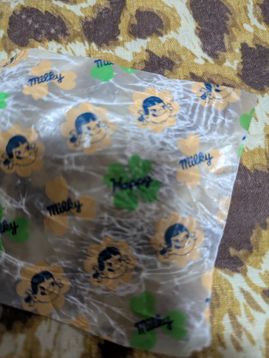 PSTK_VRC's tweet photo. 嘘やん（笑）

フィッシャーズのミルキーの動画みて食べたくなり買う
⬇
クローバーと大吉を引く◀︎ｲﾏｺｺ https://t.co/zGQuZSqgG4