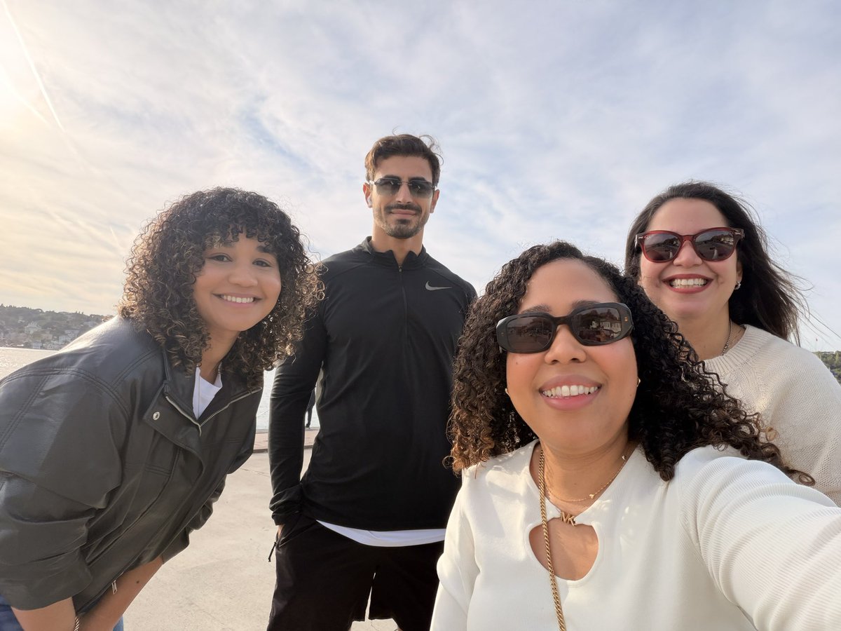 BiancaVilchez's tweet photo. When a dream becomes reality… 🥹❤️ Getting the chance to meet someone you truly admire is such a special feeling. Emin is genuinely so nice and kind in person, and I’m still processing that this actually happened. ☺️

And of course, a selfie with the girls from Survivor Land 😅

#EminGünenç #Arafta