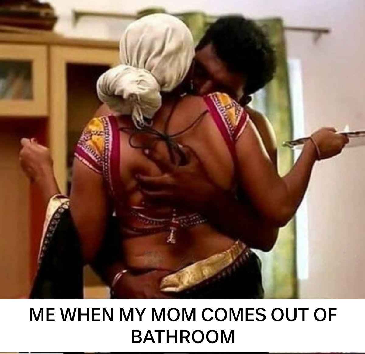 Pottapayanyn3o's tweet photo. Amma bathroom la irundhu vandha udane:
Naa poi amma va tight ta kattippudichi smell pani amma pundai yen pool mela tadavi amma kundi press pani ulla viralal podhu amma vara mood la wet 🤤💦achi 
Amma vara marubadiyum kulikka poren sonai semma feel iruduchi 🤤🔥 https://t.co/iXKgxEso0B
