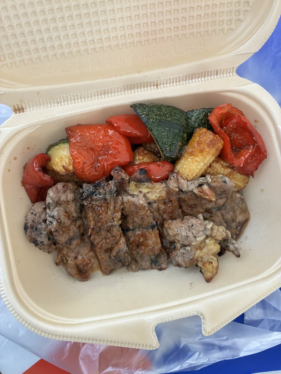 shitarou7's tweet photo. 今日は宮城県仙台市あすと長町ゼビオアリーナで89の試合を見てきました。最多入場者数を更新した上に圧勝だったのでとても楽しかったです！最後は牛ステーキを食べて帰りました。
#バスケット　#ゼビオアリーナ　#勝利 https://t.co/8IYaNbX61T