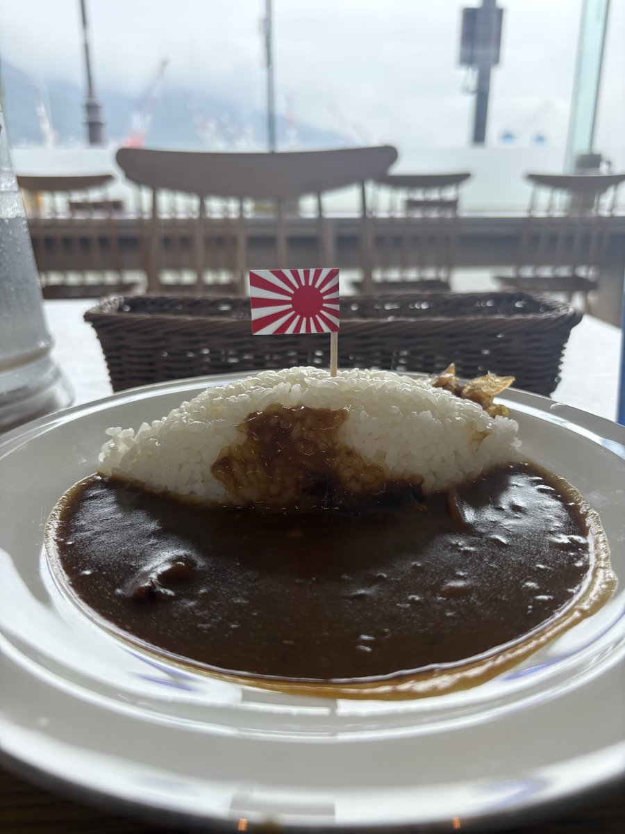 Nani_iLow's tweet photo. 大和ミュージアムと鉄のくじらと呉海自カレー https://t.co/L0XKFaVVEz