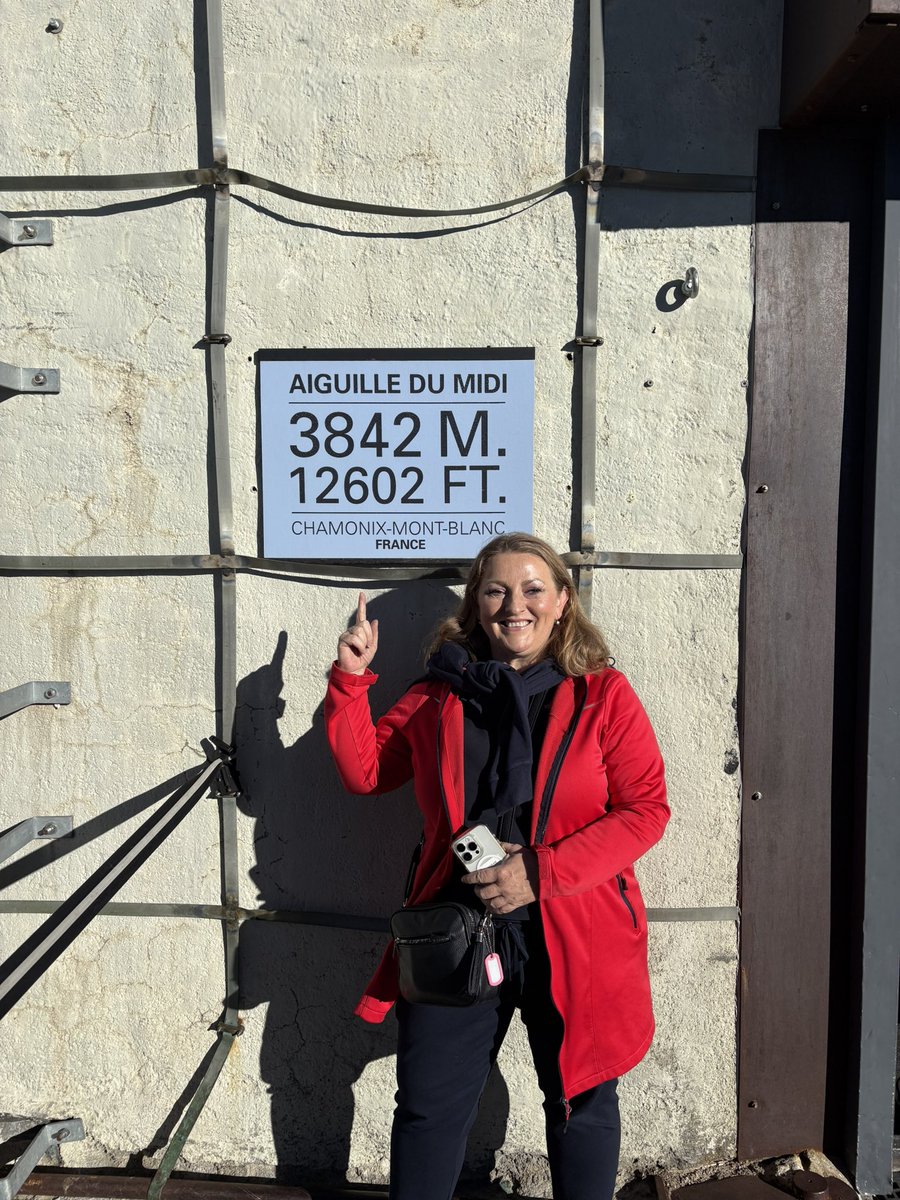 hanaMa48's tweet photo. Go to the TOP! Hi, today we are on the highest mountain of Western Europe, Mont Blanc, Chamonix, Alps, France. It is higher than Mount Fuji. Always remember, go to the top and see you all at North America Tour next week! #JO1 https://t.co/ntNggCl2yF