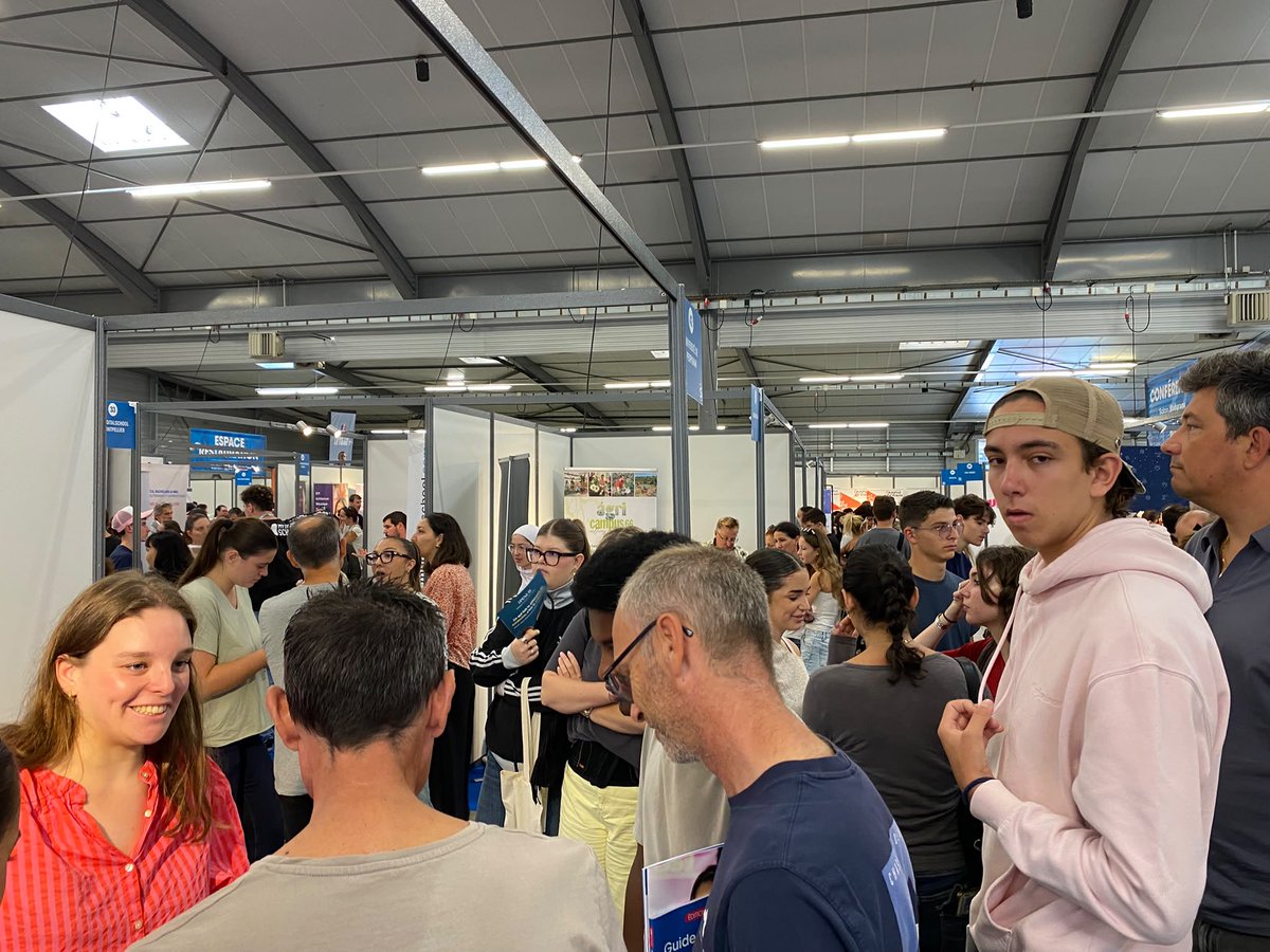 studyrama's tweet photo. Le salon #studyrama de Montpellier a ouvert ce matin avec des centaines de familles au rdv ! L'occasion de faire un premier salon d'orientation pour s'informer des parcours post-bac et la procédure Parcoursup ! @GazettedeMtp @Midilibre @funradio_fr @FacsciencesUM https://t.co/MtXMZEWxWL