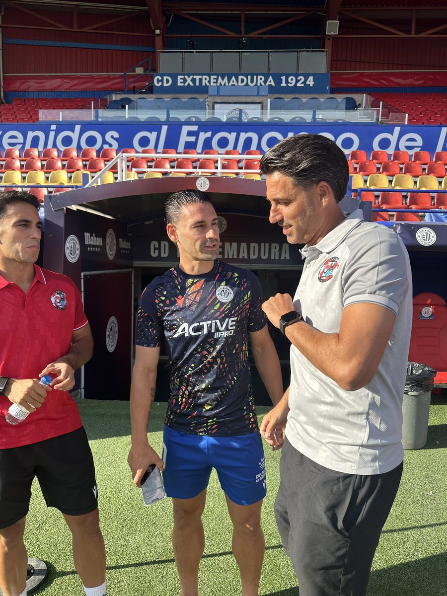 ZCFoficial's tweet photo. JORNADA 4⚽️ |

¡Ya estamos en el Francisco de la Hera!🏟️❤️🤍

¡Hola @CDExt1924 👋🏼!

#VamosMiZamora https://t.co/otWFPXBjxF