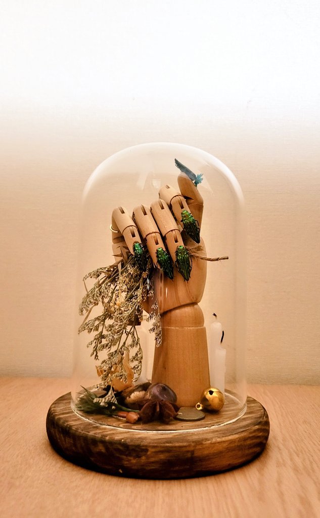 cocoon_bottling's tweet photo. [魔女の手]
────
その森に棲む魔女は、ひとたび鍋を火に掛ければ何処にでもある薬草からあらゆる病を癒す霊薬を作ったという。
────
 #魔女の隠れ市
 #マジョイチ3 https://t.co/InyNdHxMZV
