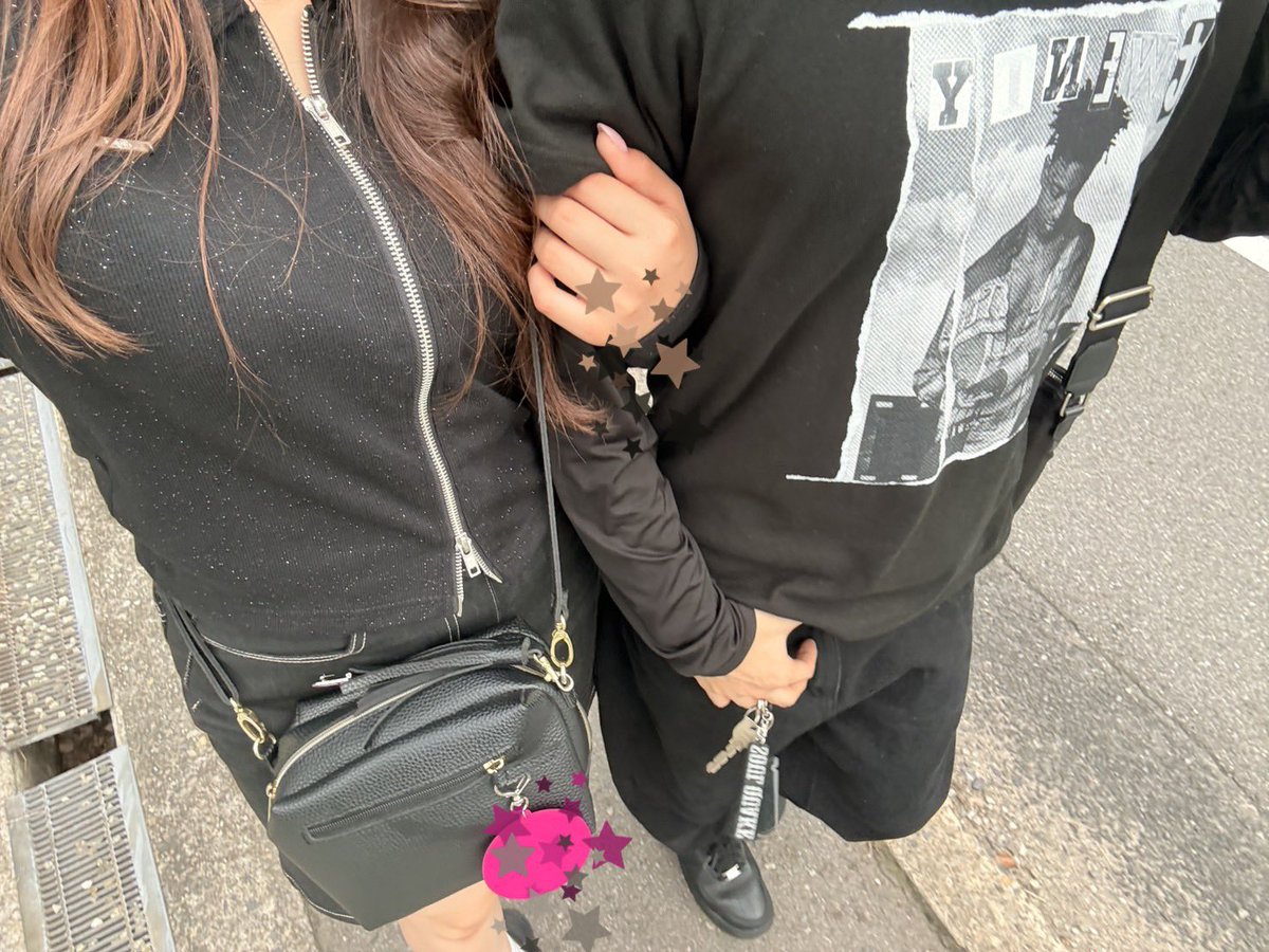 Des2k7o's tweet photo. 彼女×花火祭り https://t.co/f2h0lO9RcG