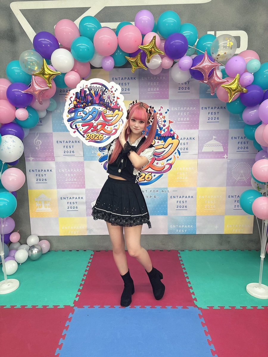 yumemi_rbcl's tweet photo. 本日は雨の中、『イオンモールむさし村山』さんに足を運んでいただきありがとうございました☔️♡

かっぱを着たり傘をさしたりしているみんなかわいかったなあ😸📛雨で屋外ライブっていう普段と違う環境だったのが、逆にテンション上がって楽しかった(^_−)−☆
そして！ファンの方からいただいたチケットで、たくさん美味しいもの食べたよ😻💖ポテト、たこ焼き、チュロスアイス、焼きそば大盛り…！♡2回目の野外ライブも雨だったけど、前回食べられなかった念願の屋台ご飯食べられて嬉しかったありがとう🎶🎶🎶
風邪ひかないように身体温めて寝てね🛁♡

＼ 次のライブは明日、２回しだよ〜！ ／

①『アイドルマリアージュVol.75～全組25分SP 1部～』

🗓️日付：9/27(日)
🎪会場：表参道 WALL&WALL
🎤ライブ：11:45〜12:10
📸特典会：12:15〜13:15
※会場移動のため、列が途切れ次第終了
🎟️前売りは9/27(日)9:59まで〆
https://t.co/qBZxpKaJAR

②『GIRLS FANTASIA vol.2』

🗓️日付：9/27(日)
🎪会場：渋谷club asia
🎤ライブ：14:00〜14:20
📸特典会：14:35〜15:35(RING D)
🎟️前売り9/27(日) 9:00まで〆
https://t.co/Smg72iMkHX

🎁2回し特典は『囲み写真📸』
※こちらは当日限りになります。
🎁各ライブお目当て特典：下記から1つ洗濯
① 10秒動画券（複数使用可）
② 写真＋30秒トーク（複数使用不可）
③ 券5枚⇒集合写真/券10枚⇒私物サイン
📸新規特典：写真+30秒トーク(×6人)

明日会える方もいて嬉しい！！もっともっといろんな人に会いたいので遊びにきてね🎀🕰️♡