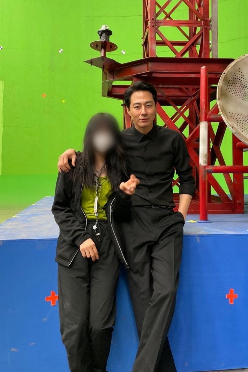 ingnyong0728's tweet photo. 조인성 이런 유죄샷으로 사람 꾸준히 미치게함 https://t.co/DhYqPJi85K