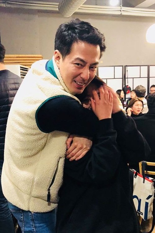 ingnyong0728's tweet photo. 조인성 이런 유죄샷으로 사람 꾸준히 미치게함 https://t.co/DhYqPJi85K