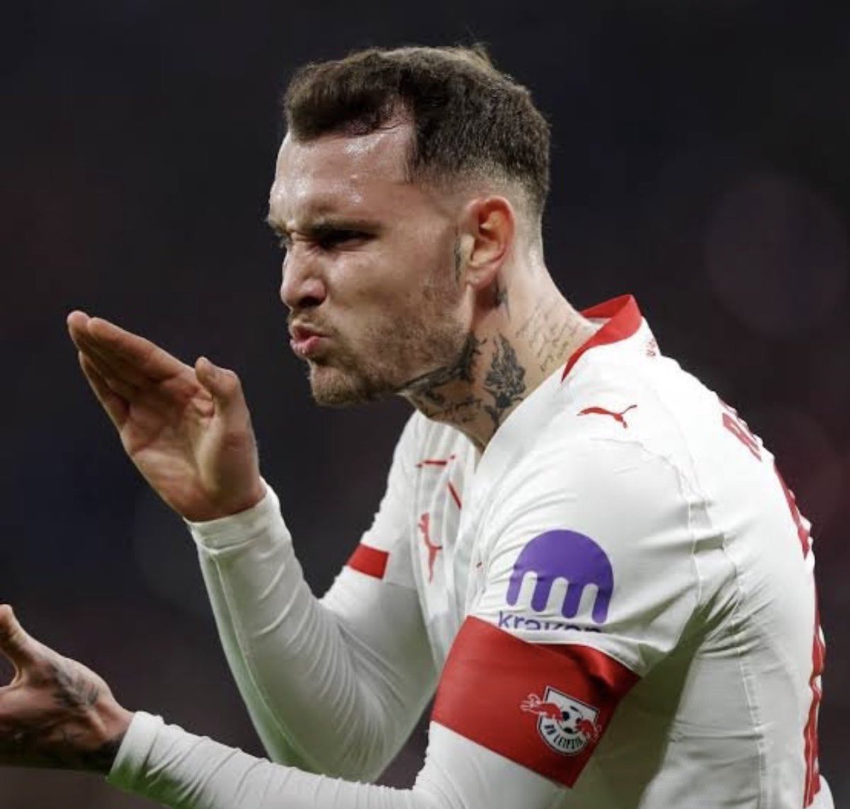 shaphub365's tweet photo. 🚨#RBLeipzig  Leipzig captain David Raum’s contract expiring.  

📌 Situation → Free move in 2027 increasingly likely.

👀 Interest → Juventus Torino first to show intent.

📑 Monitoring → Premier League clubs also watching closely.

Follow @ShapHub365 for more ⚡️

Manchester City | Mavo | Suger Eagles | Portugal | Blessing CEO | Isreal | Madagascar | Brazil | Erica | Campari | Netherlands | Alex Otti | Big Wiz  #NGAMAD #AFCONQualifiers