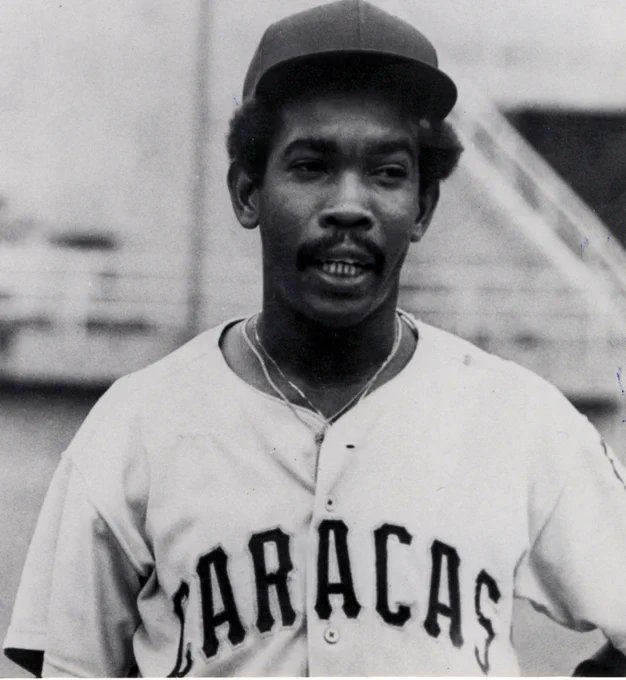javiergon56's tweet photo. NATALICIO DE UN HISTÓRICO CARAQUISTA
26/9/1958: Nace en Maracaibo, Zulia, Jesús Alfaro, quien jugó 20 temporadas en la LVBP con Águilas y Leones. Es uno de los grandes peloteros de todos los tiempos del equipo Caracas, club al que arribó en un polémico cambio, en 1980. (Hilo) https://t.co/I0A8RIJ2Gs