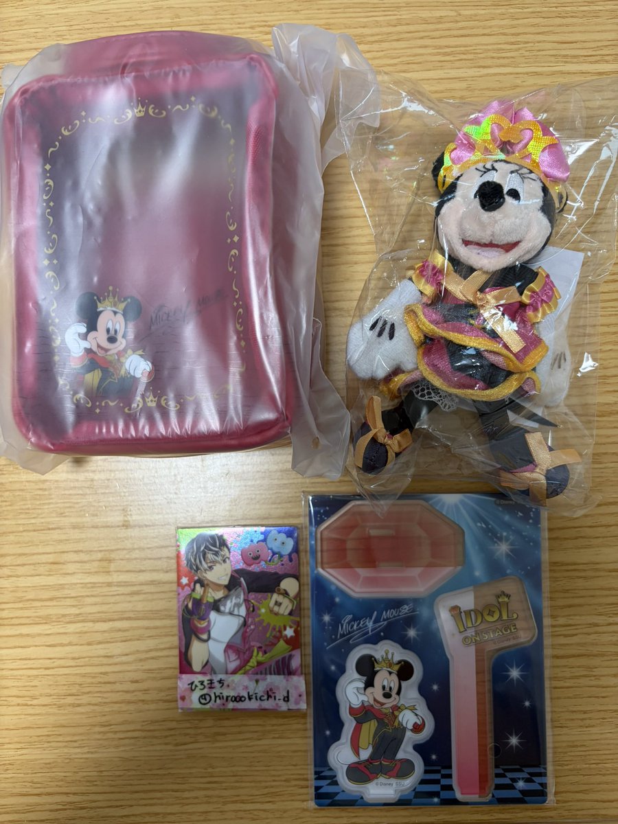 hiroookichi_d's tweet photo. 【交換】ディズニー　Happyくじ 
『Disney IDOL ON STAGE』

譲：B賞 ミニー
       D賞 ミッキー
       F賞 ミッキー

求：B賞 ミッキー
        E賞 ドナルド＞ミッキー

B賞はB賞同士の交換のみ。
郵送、お日にちが合えば埼玉、都内でお手渡し
検索からでもお気軽にお声かけください。 https://t.co/s8XJHq55BA