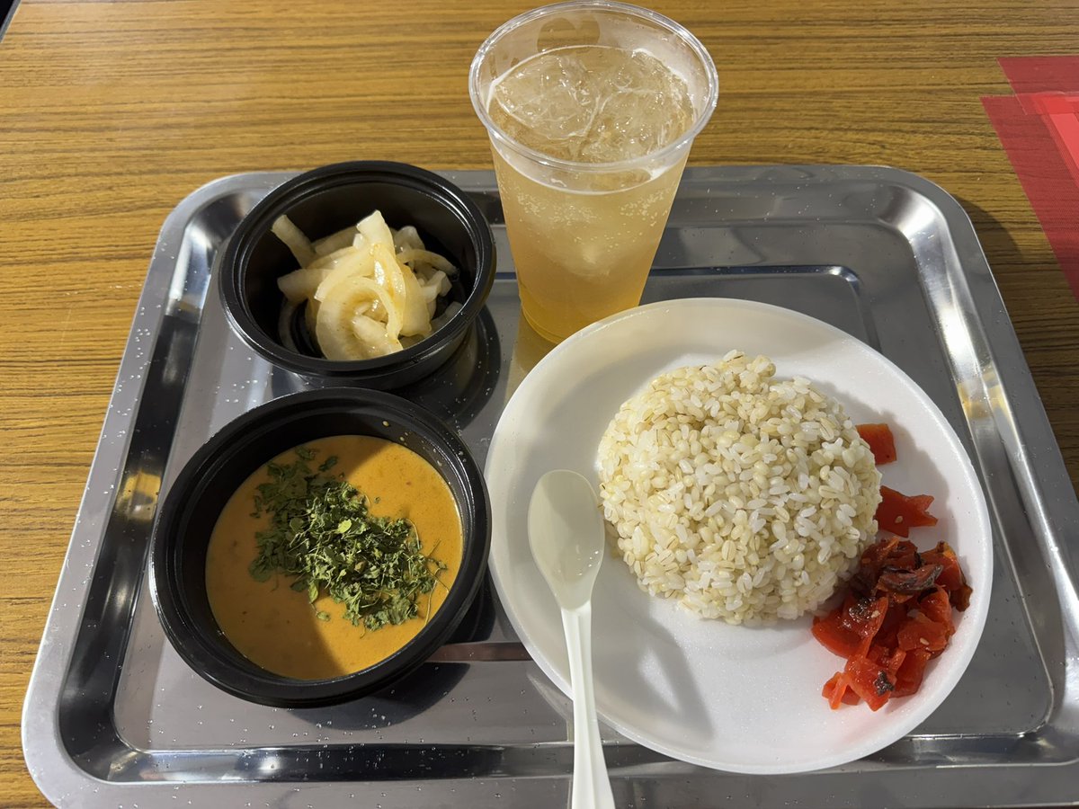 torasuke080604's tweet photo. 仕事終わりに寄ってみました😊
半年ぶりにロリちゃんに会えた✨

しろうさんは昨日ぶりだけどw

懐かしい新宿46号店の味をまた食べることができて嬉しいです😊

29日の21時までopenしてるそうです‼️

#マキオカリー
#マキオカリー新宿46号店
#エルシャラカーニ
#ニコジョッキー https://t.co/acF7laReaY