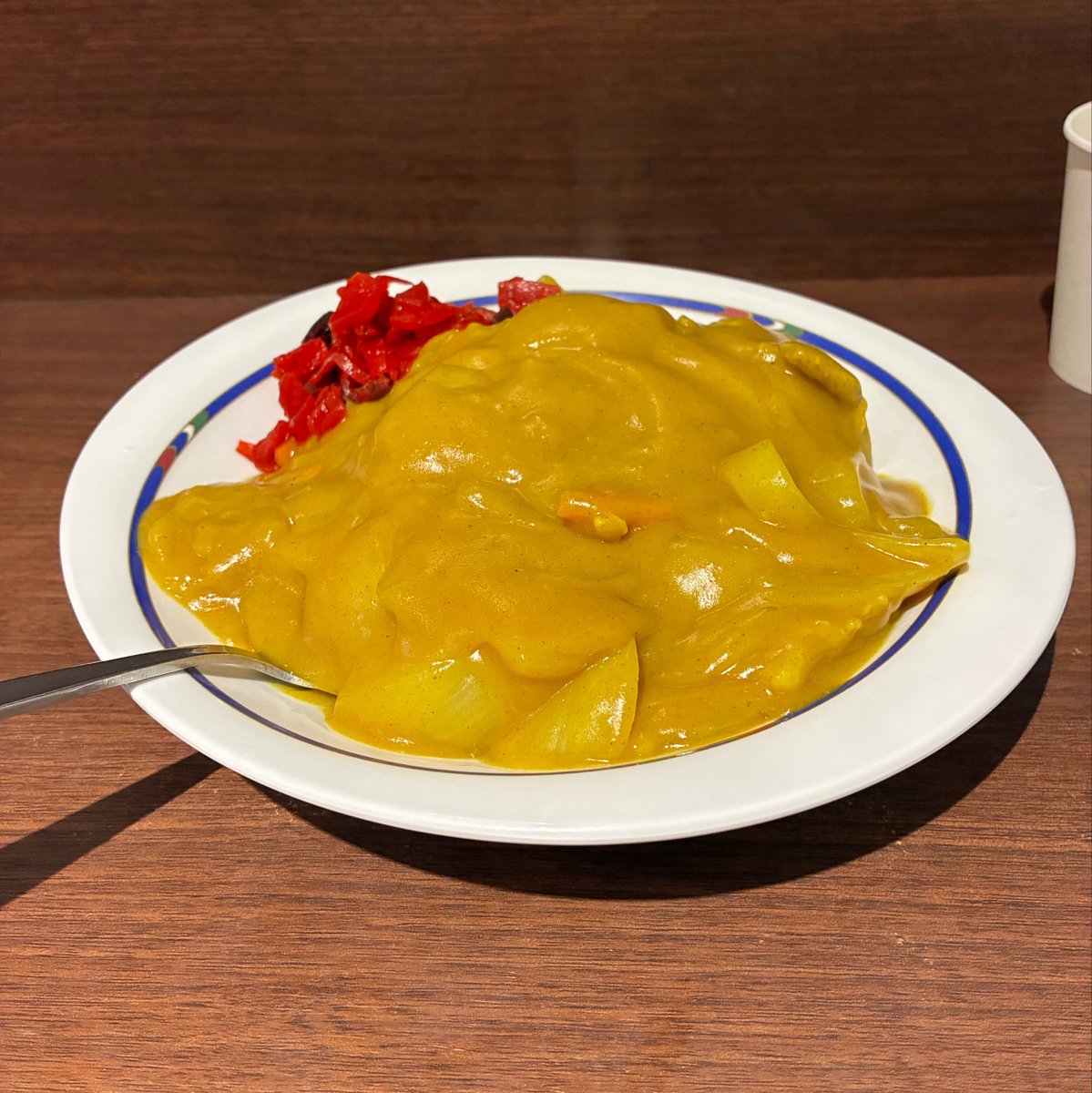 dion_you's tweet photo. これがバスセンターのカレー…！ https://t.co/EKArZZi3Iu
