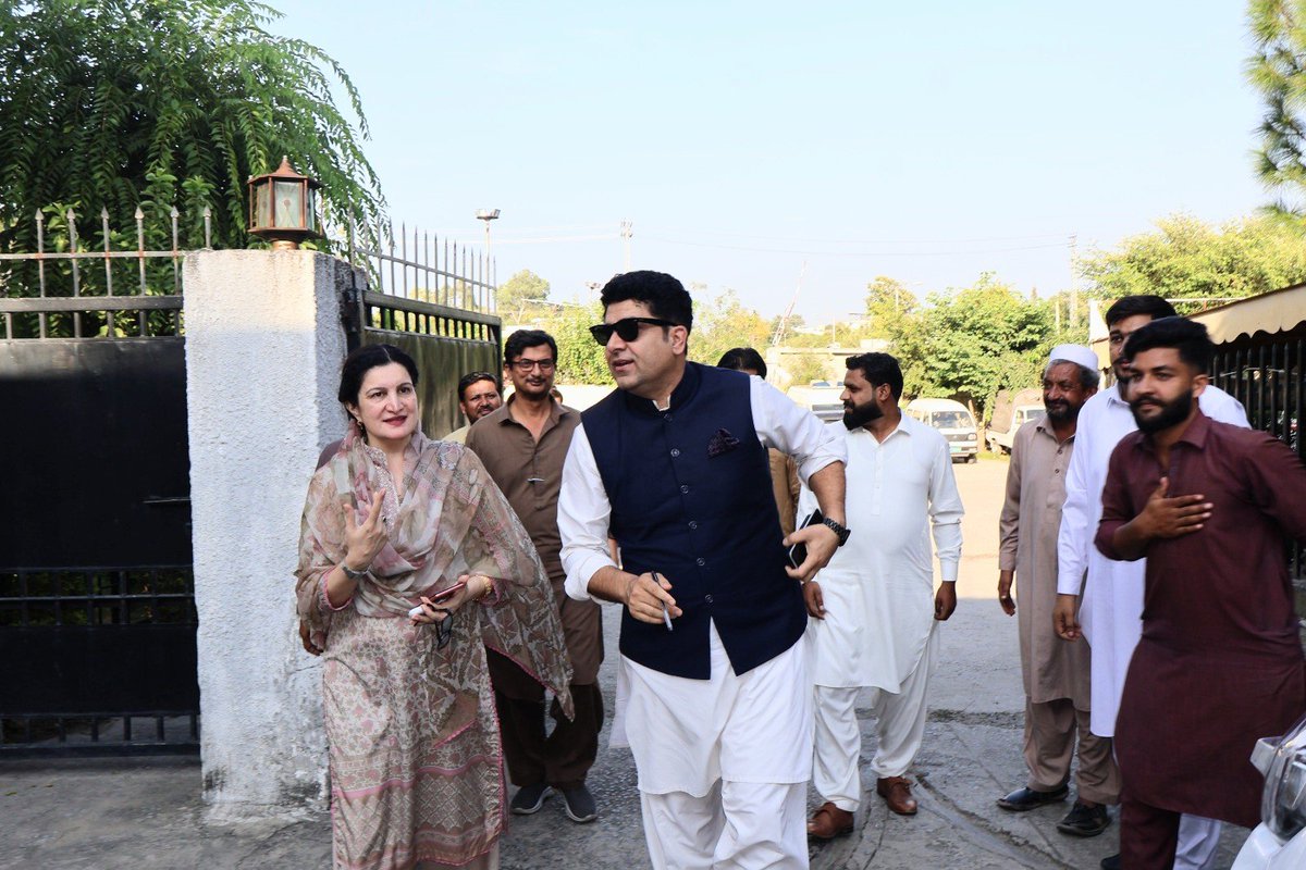 DhoIslamabad's tweet photo. DG Health, M/o NHSRC, Dr. Zaeem Zia, visited the District Health Office Islamabad and met with DHO Islamabad Dr.Syeda Rashida Batool.Discussions focused on strengthening primary healthcare,public health priorities,and district-level health services across Islamabad
#DHOIslamabad https://t.co/nIGZpH1aYn