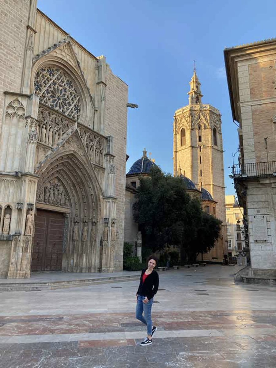 VeroSinmapa's tweet photo. 📍 ¿Vas a #Valencia y quieres saber qué merece realmente la pena?

😎 Voy mínimo una vez al año y hay 15 sitios y planes que sigo repitiendo porque me encantan. Son mis básicos y los que recomiendo a mis amigos.

💁🏻‍♀️ Te los cuento aquí 👉🏻 https://t.co/7tCOwxE83S https://t.co/V5IxMM7Aer