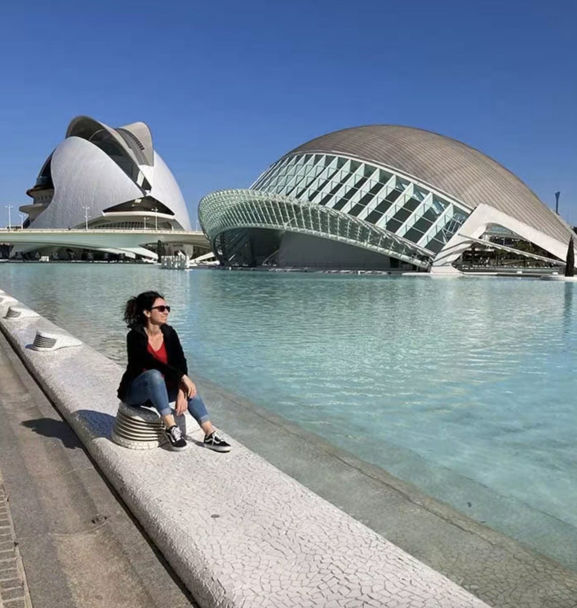 VeroSinmapa's tweet photo. 📍 ¿Vas a #Valencia y quieres saber qué merece realmente la pena?

😎 Voy mínimo una vez al año y hay 15 sitios y planes que sigo repitiendo porque me encantan. Son mis básicos y los que recomiendo a mis amigos.

💁🏻‍♀️ Te los cuento aquí 👉🏻 https://t.co/7tCOwxE83S https://t.co/V5IxMM7Aer