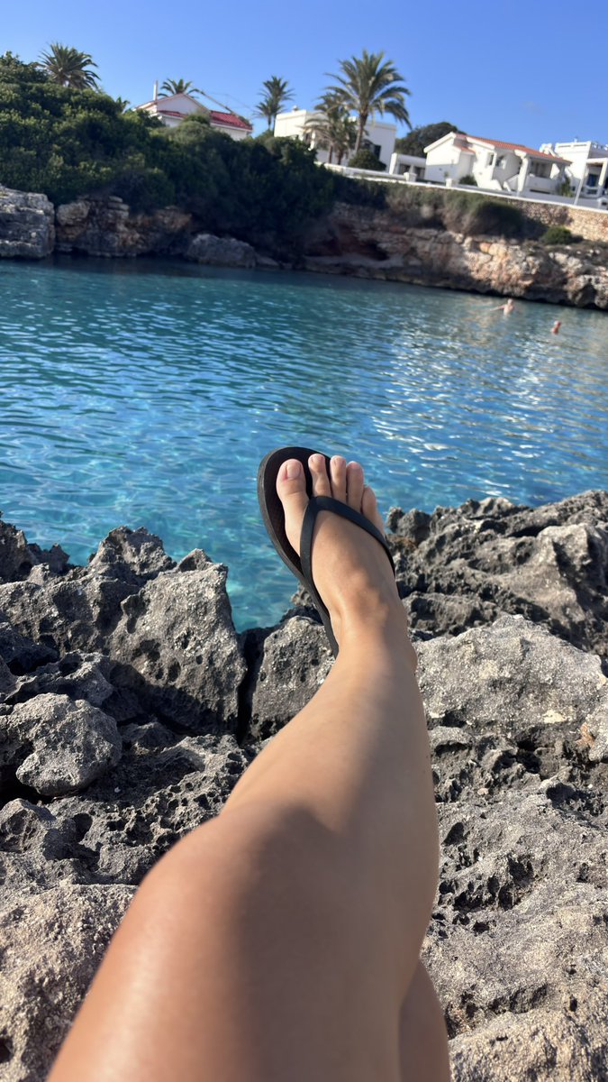 ReinaCirce's tweet photo. Que boquita será la afortunada?😏 https://t.co/yAZsRNRISY