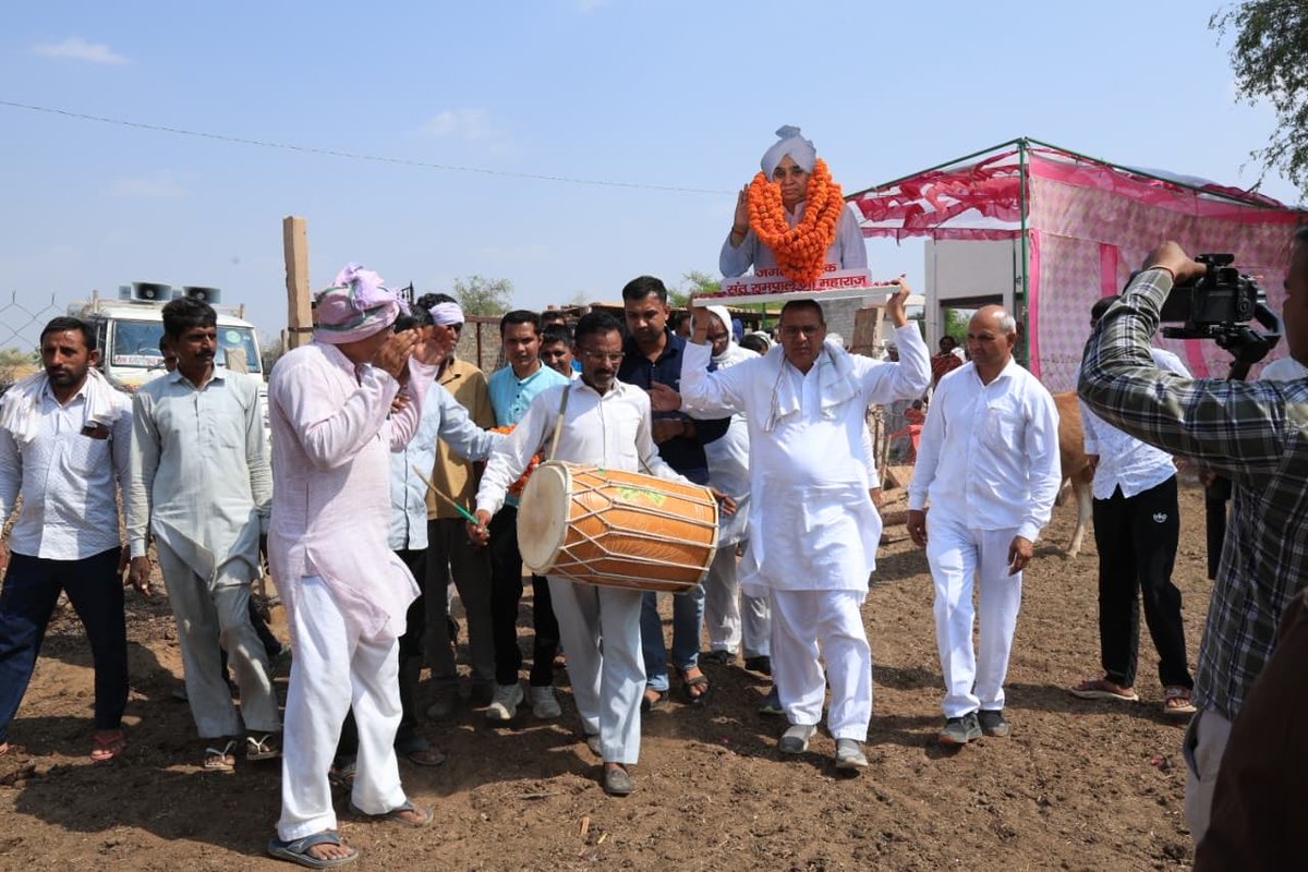 SatlokChannel's tweet photo. गाँव ढाणी पॉंचेरा (सरदारशहर, चूरू, राजस्थान) में गौशाला हेतु 30×100 चारा गोदाम शेड, 60×100 टीन शेड एवं 25×25×10 पानी का कुंड निर्माण सेवा प्रारम्भ। https://t.co/9pigKEIyGY
