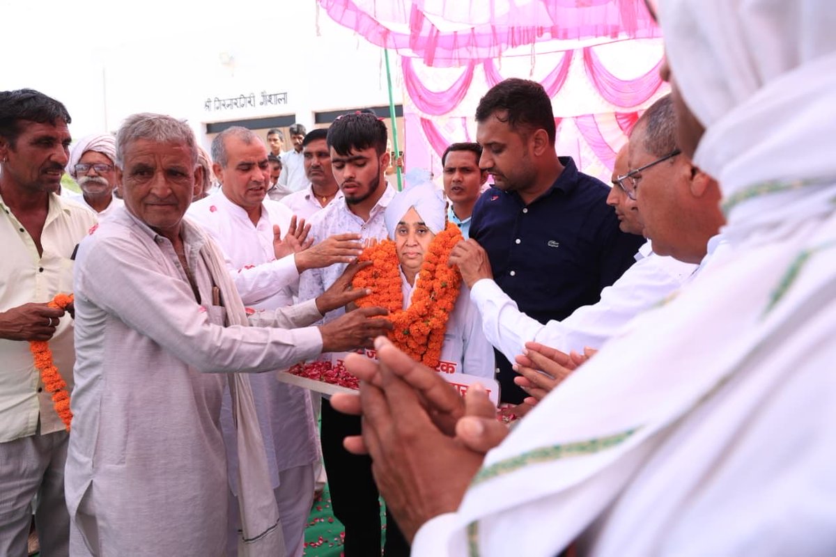 SaintRampalJiM's tweet photo. गाँव ढाणी पॉंचेरा (सरदारशहर, चूरू, राजस्थान) में गौशाला हेतु 30×100 चारा गोदाम शेड, 60×100 टीन शेड एवं 25×25×10 पानी का कुंड निर्माण सेवा प्रारम्भ। https://t.co/H7uzuy0MEa