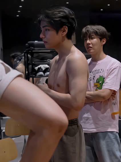 97Jungukk's tweet photo. https://t.co/HjFGnR5arn