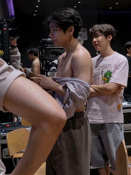 97Jungukk's tweet photo. https://t.co/HjFGnR5arn