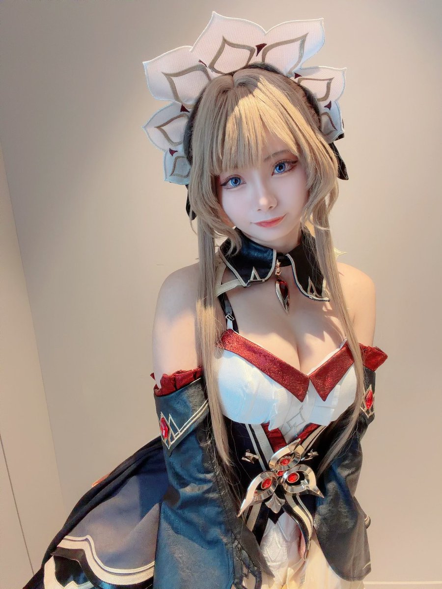ishiguroyaeka's tweet photo. これからスイスのゲームショウ行ってきます！🎮✨初めてのZurich Pop Con！サンドローネ初コスで楽しんできます♡🇨🇭

#zurichpopcon #原神コスプレ #原神 https://t.co/bZrcFmreYd
