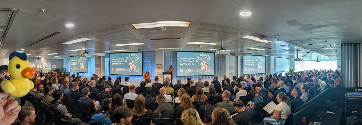 thyng's tweet photo. Here we are. @MeasureCampLDN https://t.co/2wQu8OdPUY