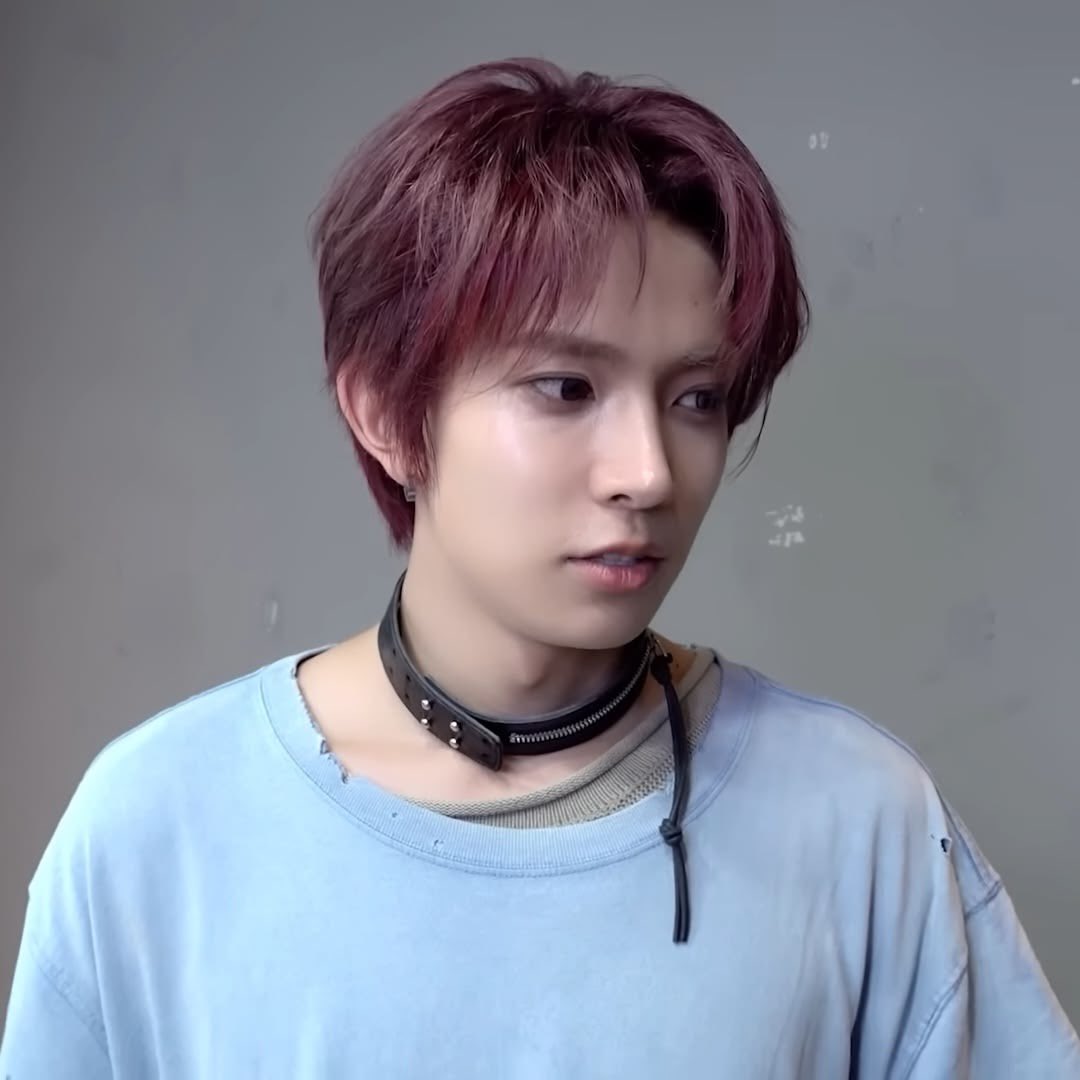 everagi's tweet photo. evan you truly own the red/burgundy hair https://t.co/loQmNhQ68B