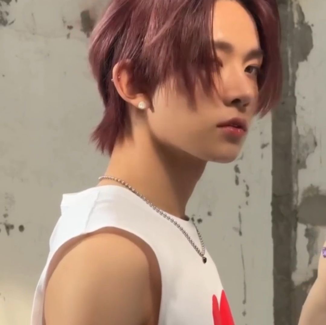 everagi's tweet photo. evan you truly own the red/burgundy hair https://t.co/loQmNhQ68B